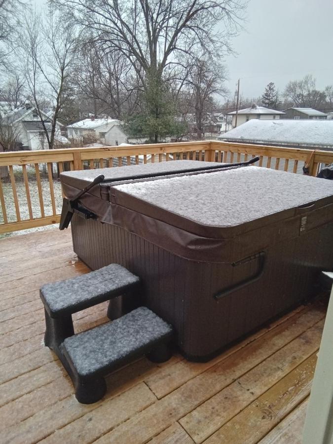 ランシングOutdoor Hot Tub And Cozy King Bedアパートメント エクステリア 写真